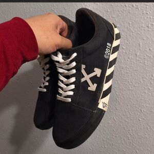 Off-White Black and White Men's Sneakers